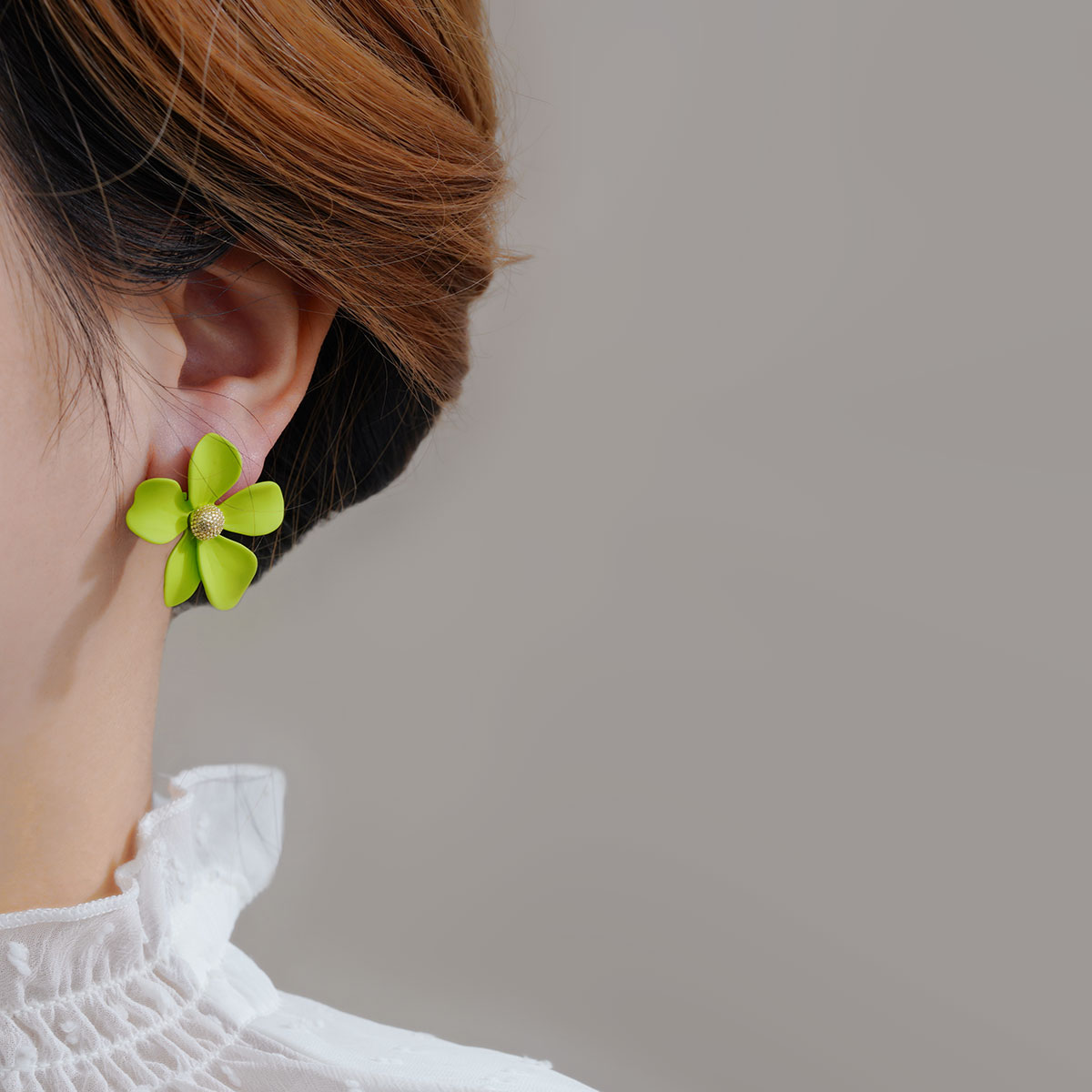嫩绿流苏耳钉特别设计感2023年新款潮洋气耳环不对称花朵耳饰小众 - 图2