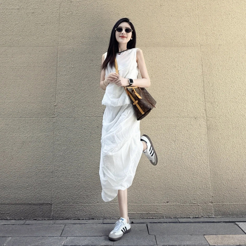 法式温柔系套装女夏季设计感褶皱无袖上衣空气感直筒半身裙两件套,淘宝优惠券,粉丝福利购,淘宝优惠卷