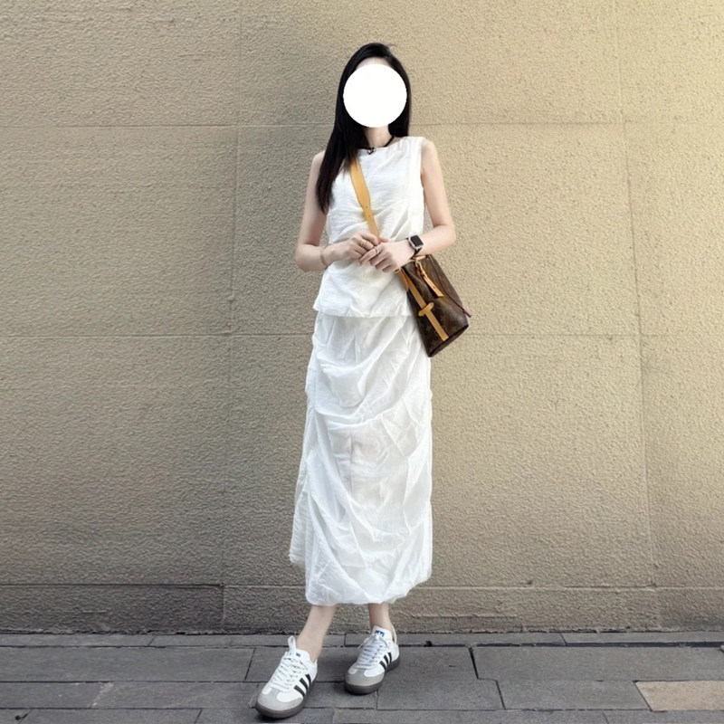 法式温柔系套装女夏季设计感褶皱无袖上衣空气感直筒半身裙两件套,淘宝优惠券,粉丝福利购,淘宝优惠卷