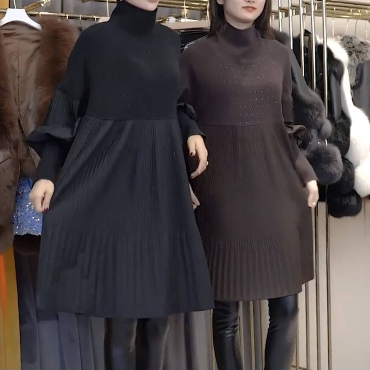 针织连衣裙秋冬2020年新款女长袖高端宽松大码黑色减龄打底小黑裙 - 图0
