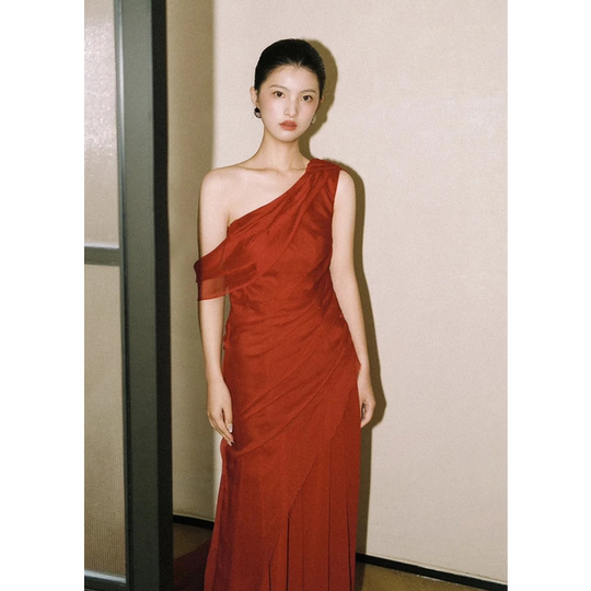 法式修身气质酒红色晚礼服女高级感轻奢时尚晚宴风敬酒服新娘裙