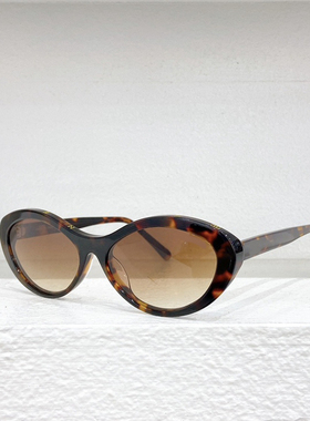 遮阳大气情侣男女墨镜旅行拍照