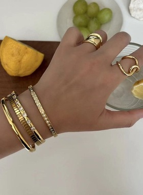 欧尼金色氛围感可叠戴手镯