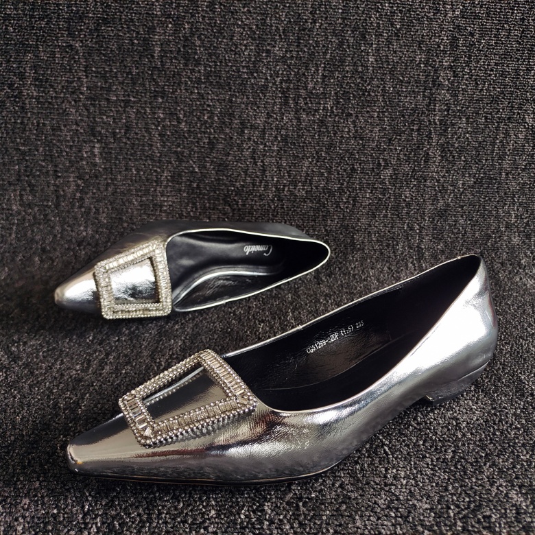 Cameido/卡美多品牌撤柜新款真皮女鞋尖头坡跟气质小单鞋搭扣秋季 - 图3