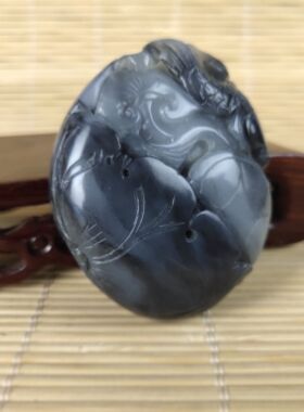 新疆和田玉籽料把玩件吊坠