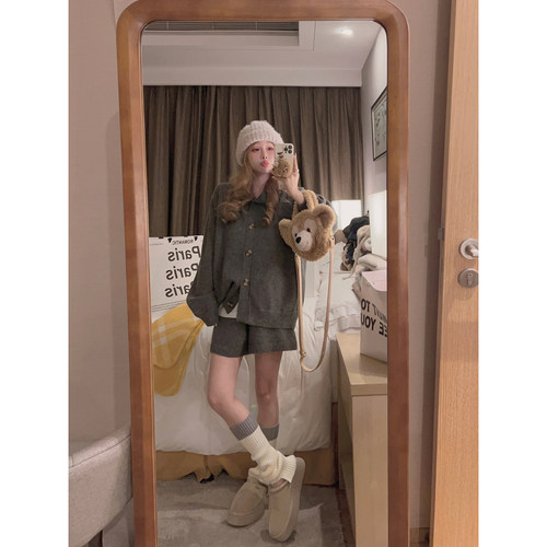 Yukiss 深灰色加厚翻领针织毛衣短裤两件套女冬韩系时髦懒人穿搭 - 图2