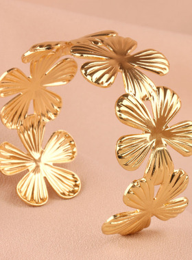 金色花朵镂空开口金属手镯女款