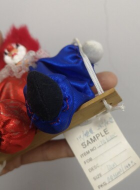 收藏样品中古玩具超级破旧 斑驳 发黄褪色迷你很小的红发小丑