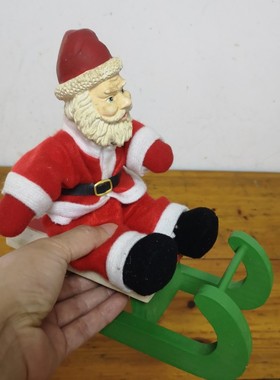 收藏样品中古玩具超级破旧 斑驳 发黄褪色的雪人爷爷与雪橇