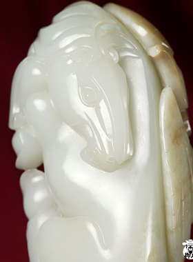 天然动物新疆和田玉黄皮籽玉把件 马上赢 321.5