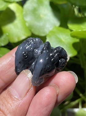 新疆和田玉青花籽料挂件吊坠挂坠洋洋得意