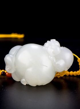 天然新疆和田玉黄皮白玉籽玉把件母子情深64.5克天然籽料挂件玉石