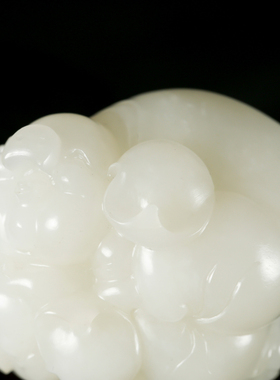 天然新疆和田玉黄皮白玉籽玉把件挂件挂坠吊坠母子情深 66.7克