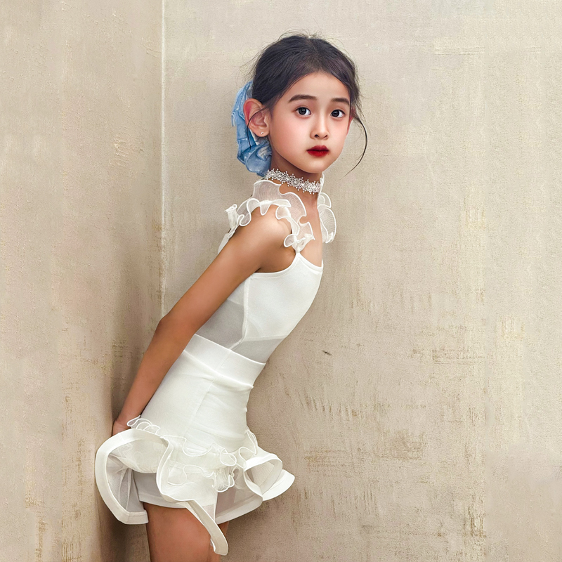 CONNYװŮͯݳ赸ɴȹ°ɫ