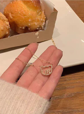 字母小熊吊坠锁骨链女简约设计感满满复古项链装饰性金属质感