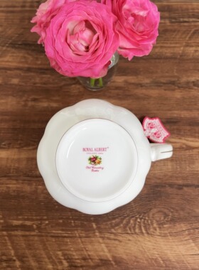 royalalbert带把手大花瓶