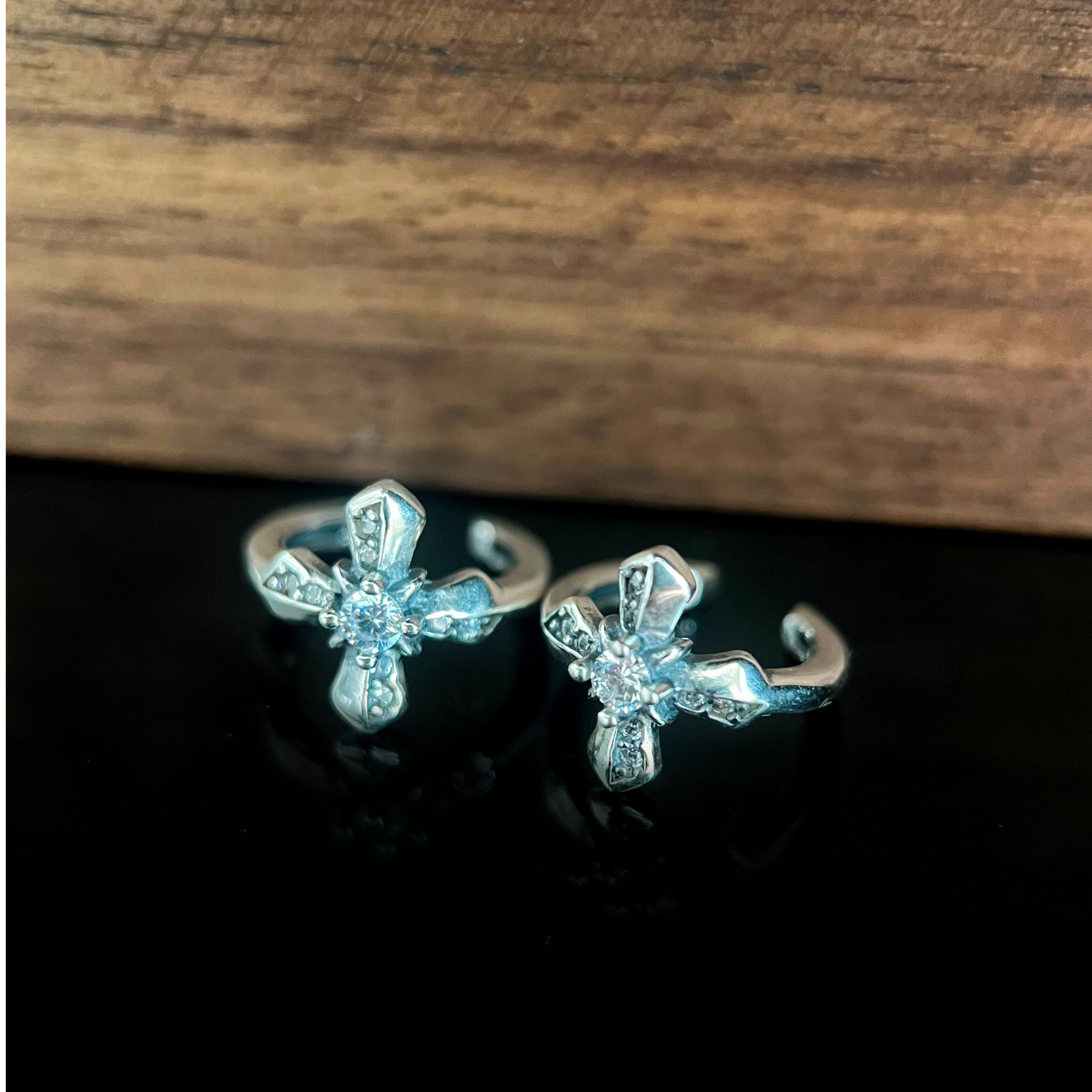 925 silver synthetic zircon ring E389 retro aged silver full diamond iris cross ear cuff