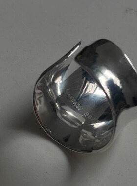 搭异型宽口银制开口戒指