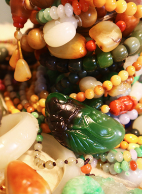 「雅布藤」珠玉琳琅。和田玉手串手镯挂件。定制专拍。