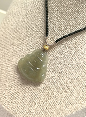 D599# 天然和田玉黄口料佛公吊坠28.8*28.5*5.9mm 重7.64克