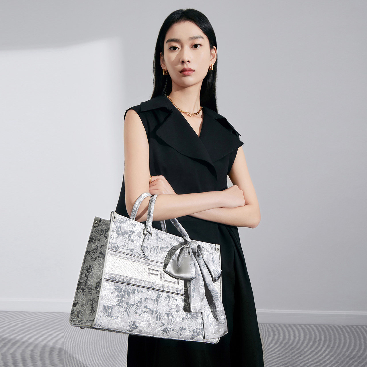 Fion Fion/菲安妮巧锦托特包2023新款女包高级感大容量单肩通勤手提包_虎窝淘