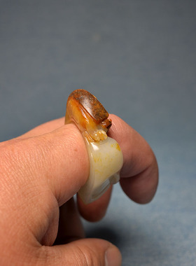 内径20黑皮黄沁白玉独籽貔貅戒指