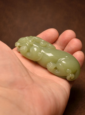 豆青色籽料貔貅把件文房雅玩摆件