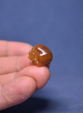 和田玉黄沁独籽料貔貅手机挂提溜