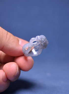 内径19和田玉点墨青花籽如意戒指