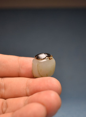 7克天地黑皮独籽料吊坠手串配珠