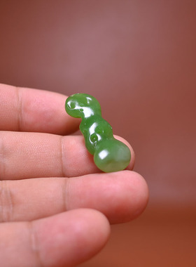 和田碧玉苹果绿太湖石挂坠手牌