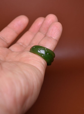 内径18碧玉苹果绿龙爪卡戒指15码