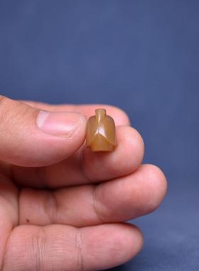 红皮糖玉籽料翁仲手机挂背云绳束