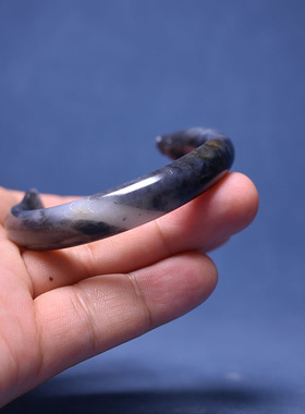 和田玉青花籽料一线天特色玉卡镯