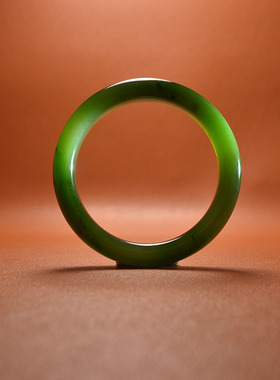 内径56碧玉老坑白加绿阳绿手镯子