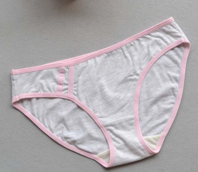 Clearance sale of student solid color sports briefs