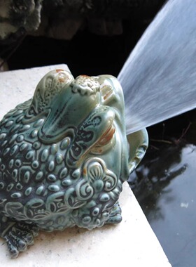 假山盆景古典招财喷水金蟾摆件