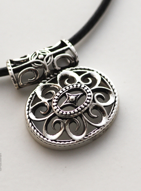 纯银朴素风复古镂空吊坠