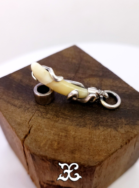 s925包银狗牙保平安吊坠可定制