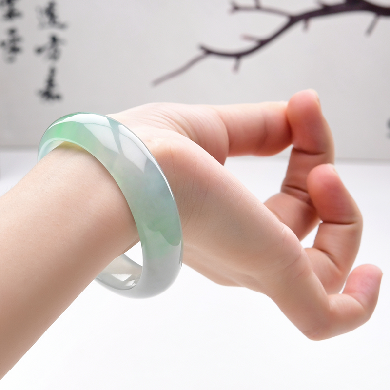 豪8印象m2691翡翠贵妃女冰种玉镯 豪8印象手饰