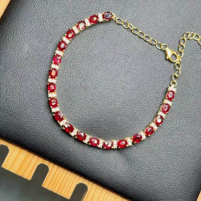 Natural colored ruby ​​Jiuyuan jewelry pigeon blood red