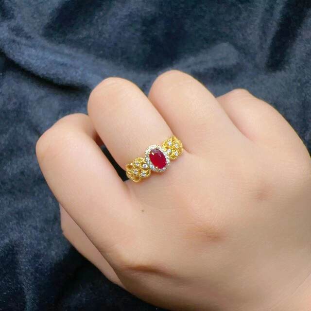 Natural colored ruby ​​Jiuyuan jewelry pigeon blood red