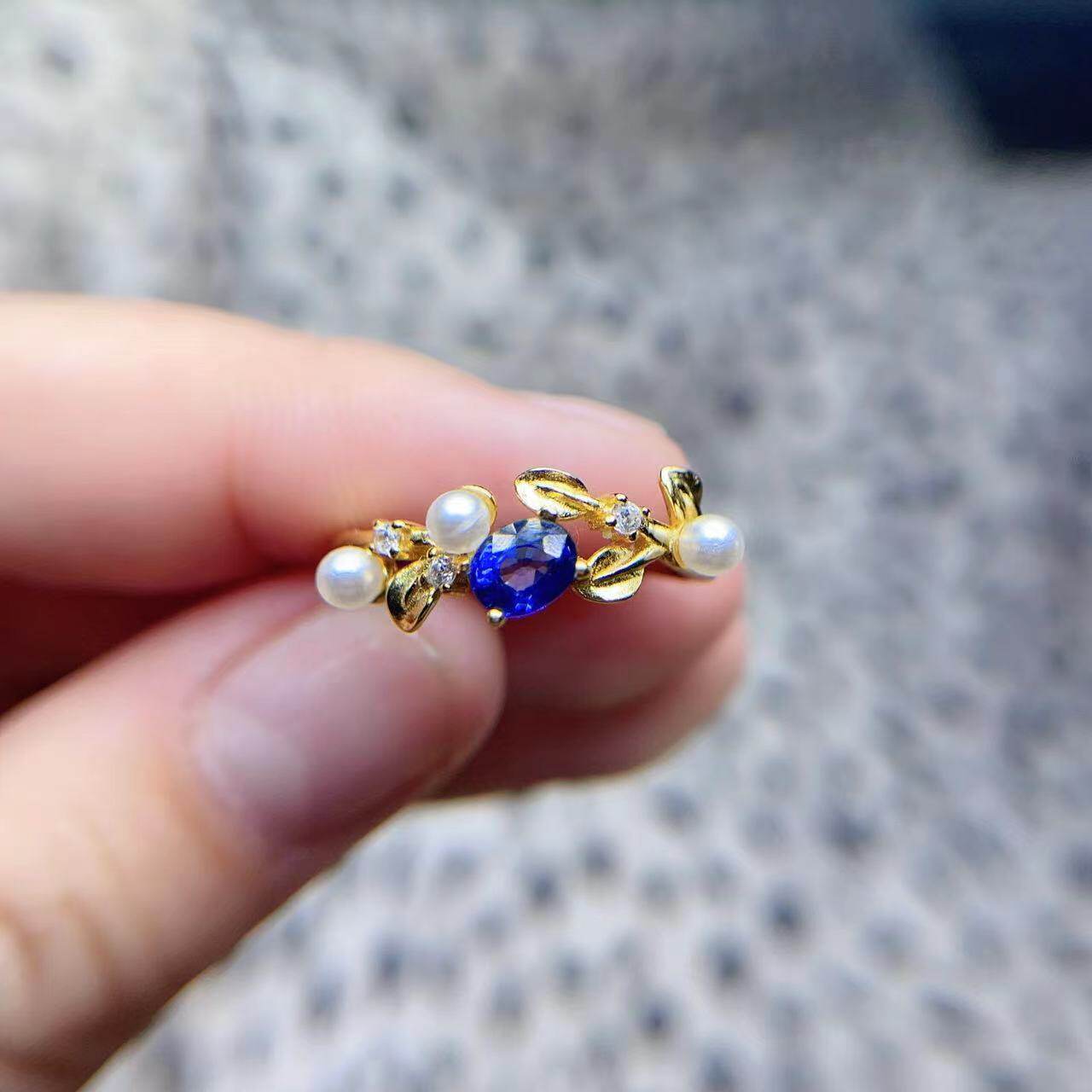 Natural unfired Sri Lankan royal blue sapphire ring 4 times 5925 silver finely inlaid with natural colored gemstones