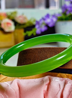 小清新苹果绿圆手镯晴水玛瑙玉髓