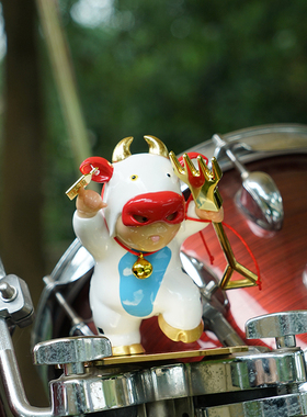 稀奇艺术风设计开运好牛雕塑摆件