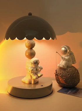 现代简约卡通宇航员高级感小夜灯