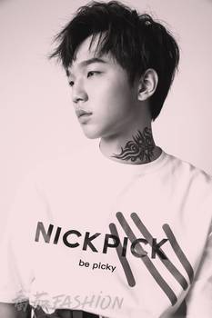 NICKPICK-Stars Ji Xiaobing ແລະ Cai Weize ແບບດຽວກັນ OVERSIZE ສະບັບພາສາເກົາຫຼີ taro ສີມ່ວງວ່າງພິມ T