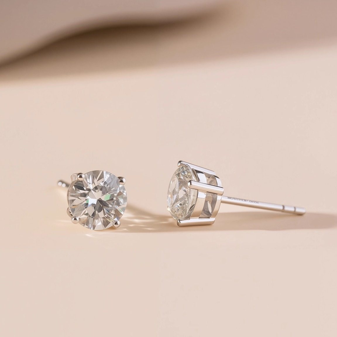 18k金耳钉人工培育钻石耳饰女款单钻六爪pt950四爪螺丝拧扣耳骨钉,淘宝优惠券,粉丝福利购,淘宝优惠卷