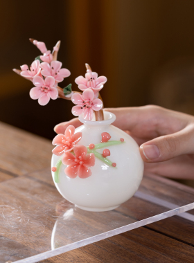 陶瓷冰种璞玉手工捏花梅花瓶