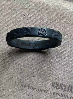 小炭火戒女素圈轻奢小众设计高级感2025新款对戒情侣指环戒指